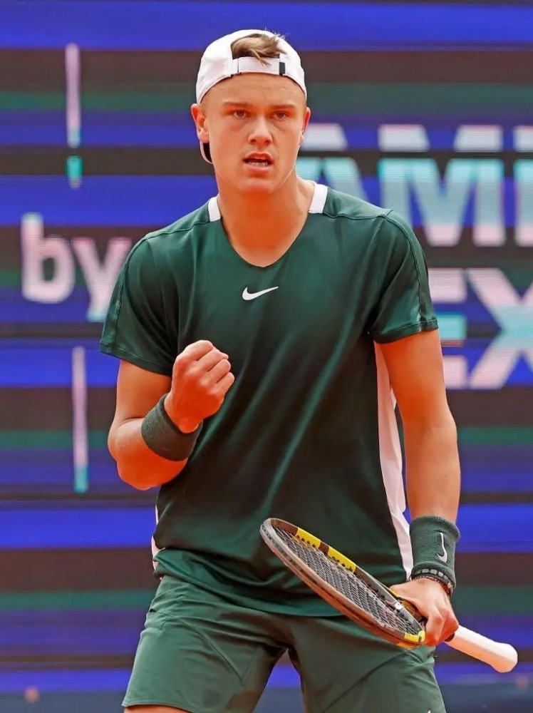 国王站了出 国王站了出